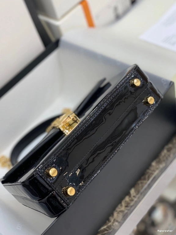 Hyper Peter GUCCI PATENT 1969 BAG HANDLE LEATHER TOP Sylvie MINI 0710